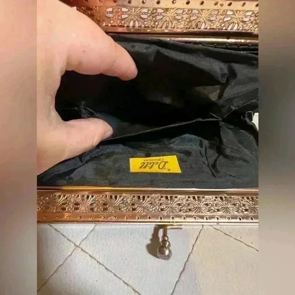 VTG BLACK & MULTICOLOR FLORAL TAPESTRY GOLD CHAIN METAL FRAME STRAP PURSE - Picture 6 of 6